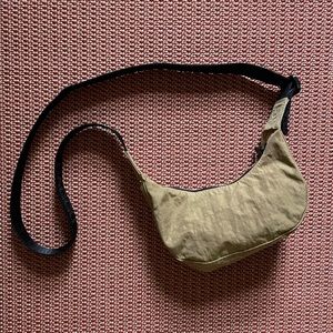 BAGGU Mini Crescent Bag NWOT Khaki